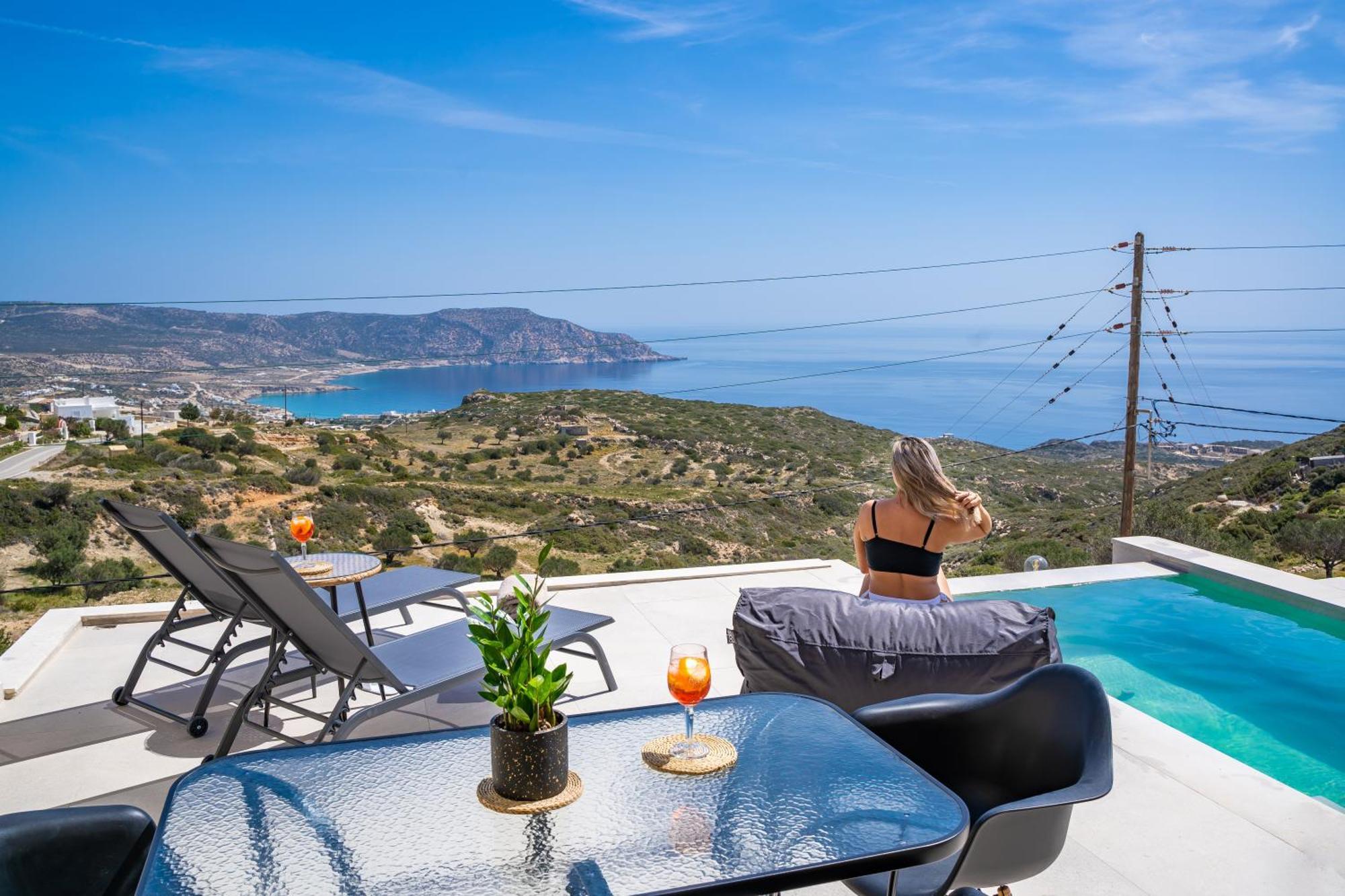 Lithos Luxury Pool *
